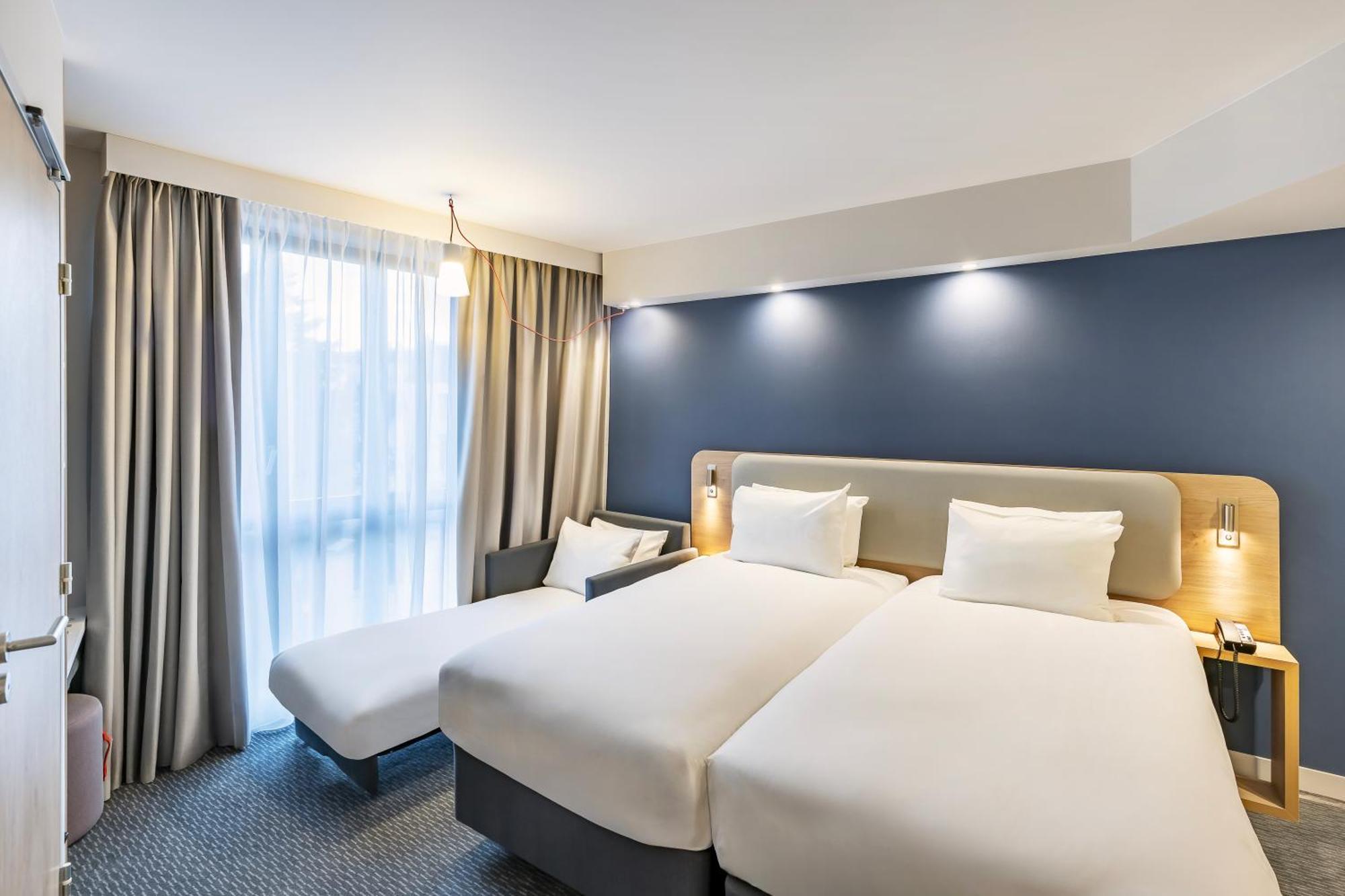 Holiday Inn Express Paris - Poissy By Ihg Exterior foto