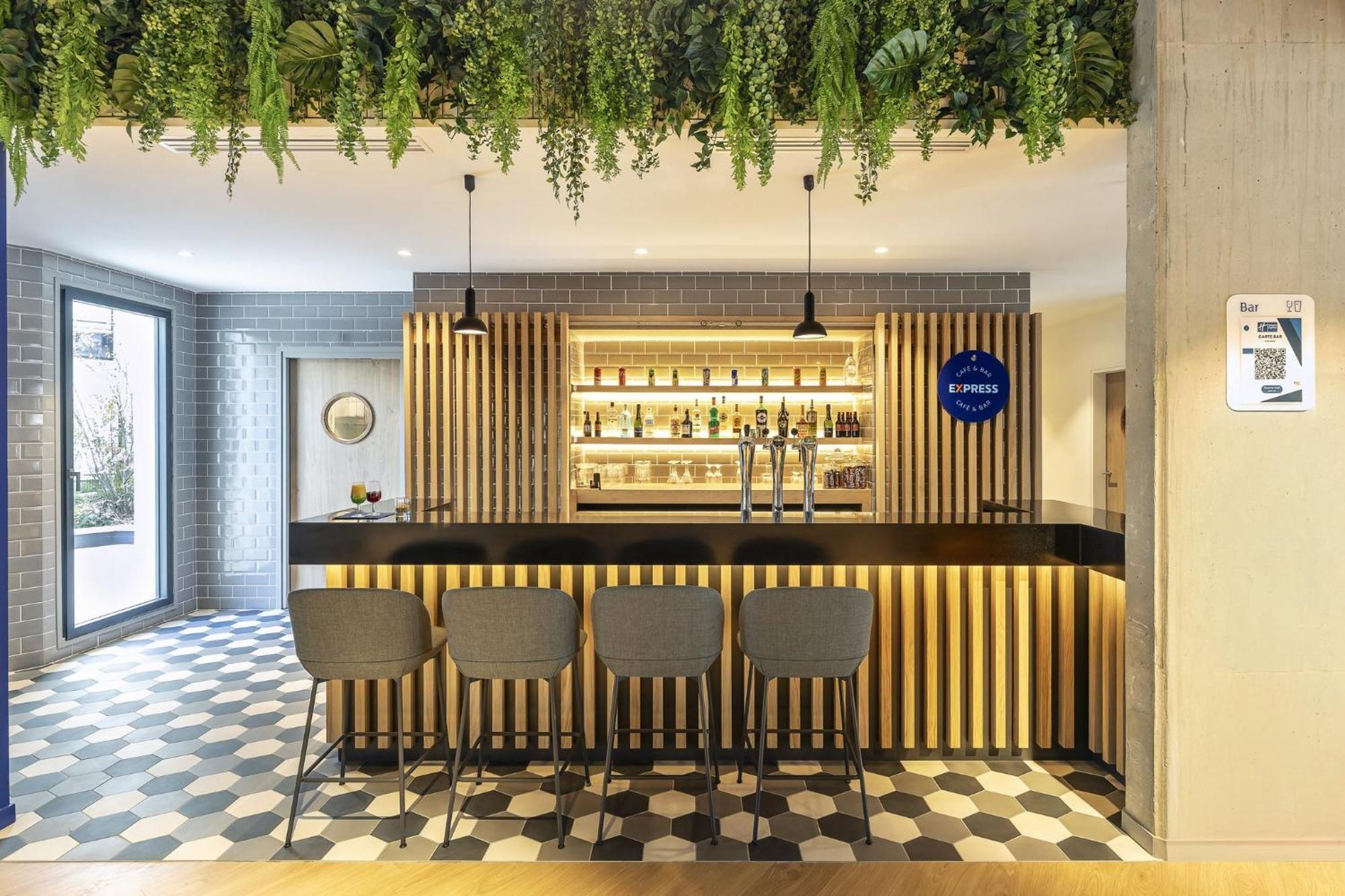 Holiday Inn Express Paris - Poissy By Ihg Exterior foto
