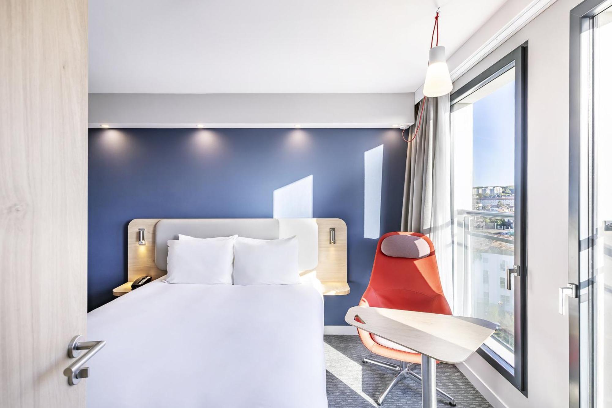 Holiday Inn Express Paris - Poissy By Ihg Exterior foto