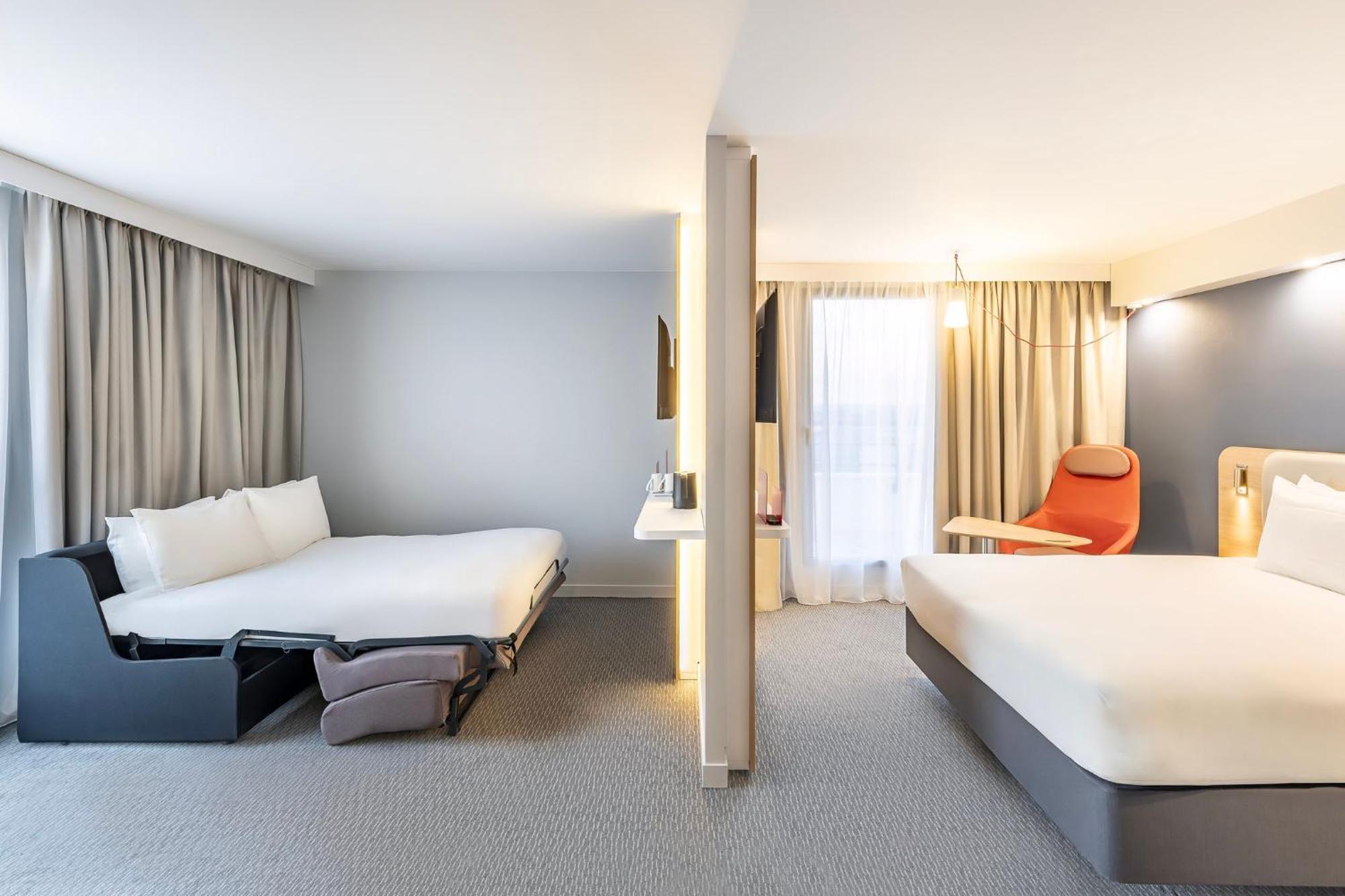 Holiday Inn Express Paris - Poissy By Ihg Exterior foto