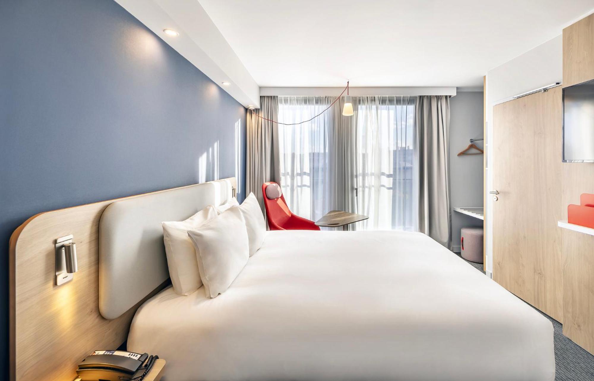 Holiday Inn Express Paris - Poissy By Ihg Exterior foto